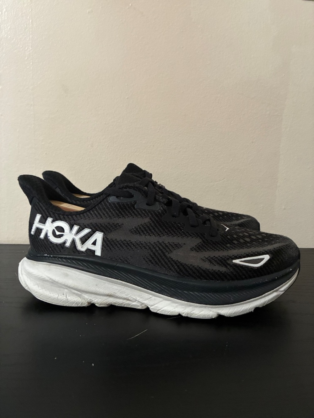 HOKA Clifton 9 black and white road running shoes size 7B